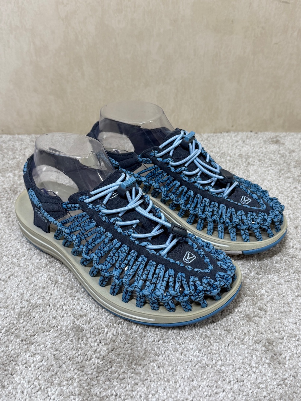 Keen Women’s UNEEK Water Shoes Hiking Trail in Midnight Navy/Cendre Blue 6